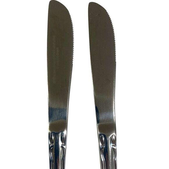 2 Reed and Barton Stainless Dinner Knife Heritage Mint Small Knife - Picture 2 of 3